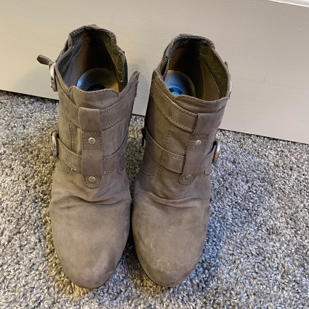 Guess Gray Faux Suede High Heel Booties - Size 10 - Picture 3 of 5